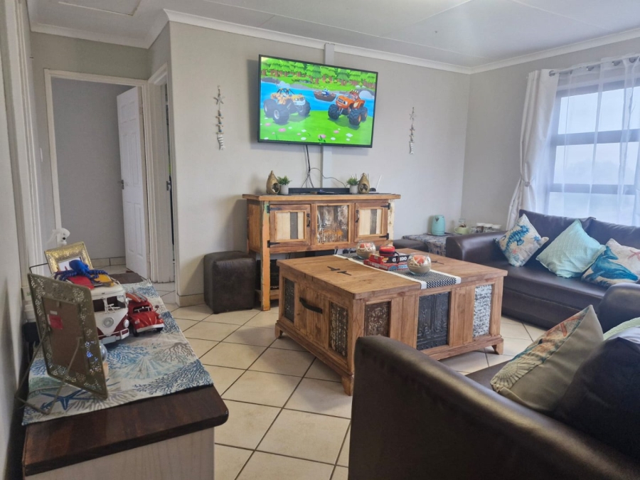 To Let 3 Bedroom Property for Rent in Wavecrest Eastern Cape